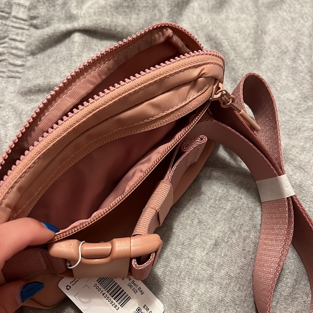 Lululemon everywhere belt bag - Picture 3 of 5